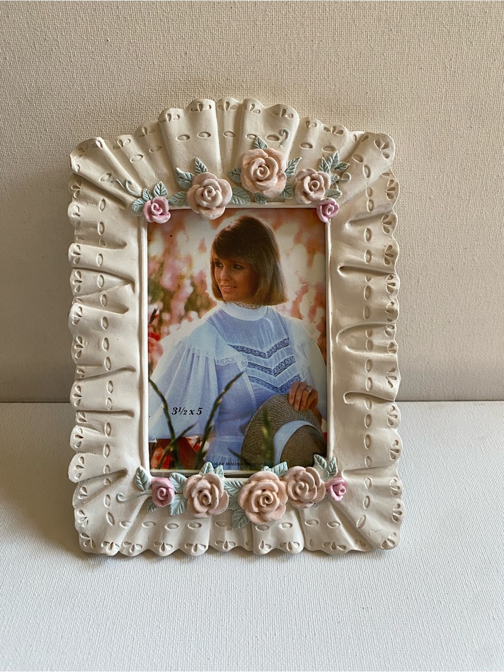 Vintage Cottagecore Ceramic Picture Frame Pink Roses White Ruffle 3.5x5 Photo